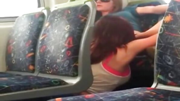 A dick ໃຫຍ່ໄດ້ຮັບການ shoved ເຂົ້າໄປໃນ bitch ທີ່ມີກົ້ນຂະຫນາດໃຫຍ່