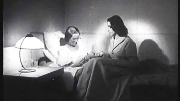 ຜິວເນື້ອສີຂາວຫນ້າຮັກຮັກ cosplay ແລະການຮ່ວມເພດກົ້ນກັບແຟນ