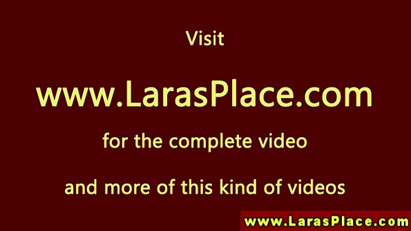 ໃຫຍ່ booty Latina babe ຮູ້ວິທີການໂຄ້ງລົງແລະເອົາມັນ