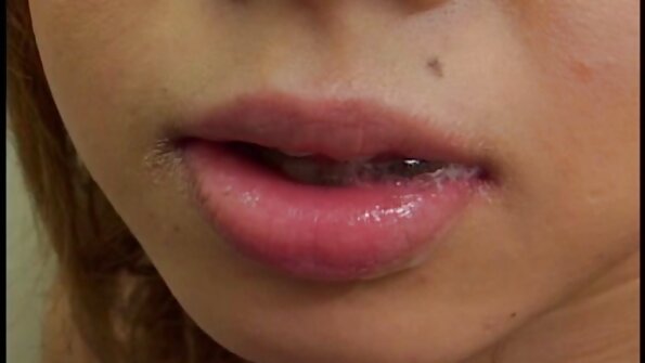 Brunette milf ກັບ boobs ຂະຫນາດໃຫຍ່ແລະເຈາະສຸດ pussy ຂອງນາງແມ່ນ fucked