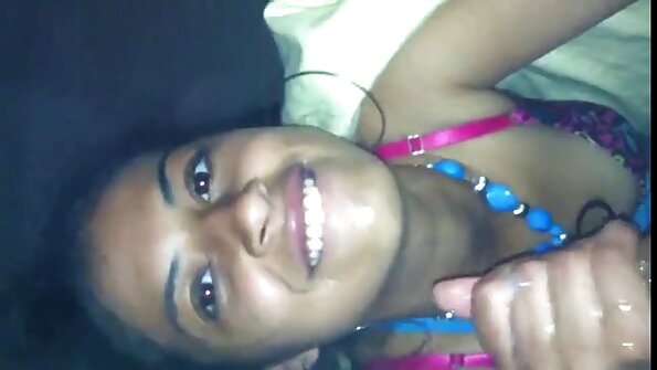 ອາຍຸ 18 ປີເພື່ອນຮ່ວມຫ້ອງຕ້ອງການທີ່ຈະມີສາມກັບຄູ່ຜົວເມຍ