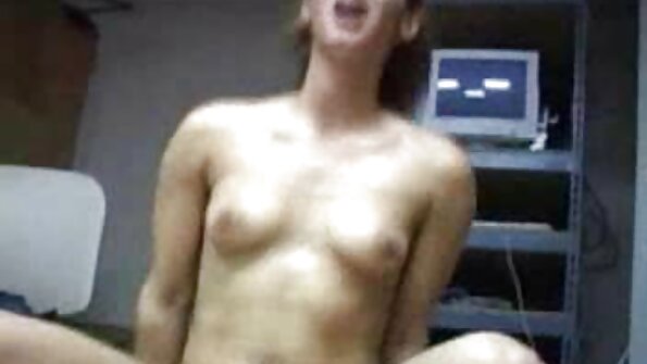 A butt ໃຫຍ່ brunette ທີ່ມັກນັ່ງ dick ແມ່ນມີຄວາມຮູ້ສຶກຫນຶ່ງ