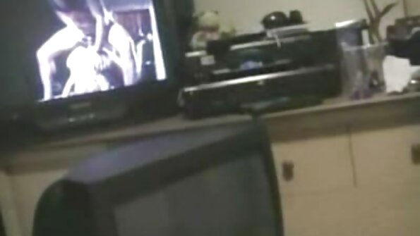 ສາວ solo delicious ກໍາລັງໃຊ້ຂອງຫຼິ້ນທາງເພດຫຼາຍເພື່ອອອກ