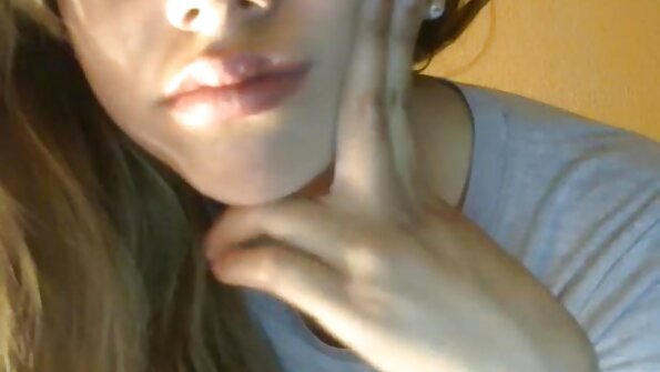 ເດັກນ້ອຍທີ່ມີກົ້ນໃຫຍ່ງາມແມ່ນຢູ່ເທິງສຸດຂອງ dick ໃຫຍ່ແຂງ