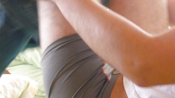 A ເດັກນ້ອຍກົ້ນໃຫຍ່ທີ່ຮັກກົ້ນແມ່ນເຕັມໄປດ້ວຍການສ້າງຄວາມຫມັ້ນບາງ