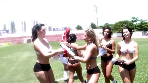 A bimbo ກົ້ນໃຫຍ່ມີ pussy ຂອງນາງ ravaged ໂດຍຄູ່ຮ່ວມງານ eager ທີ່ເຂັ້ມແຂງຂອງນາງ