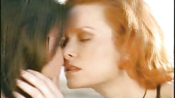 bitch ມີກົ້ນໄດ້ຕະຫຼອດ sexy ນັ່ງລົງກ່ຽວກັບ dick ແຂງແລະກະໂດດ