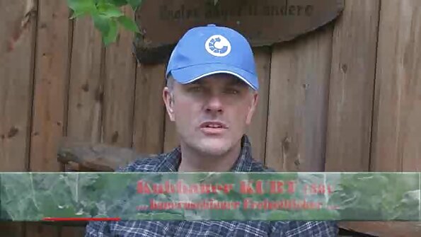 ຜິວເນື້ອສີຂາວຢູ່ຫົວເຂົ່າຂອງນາງ, ເຮັດວຽກຟັນກັບຄູ່ຮ່ວມງານ horny