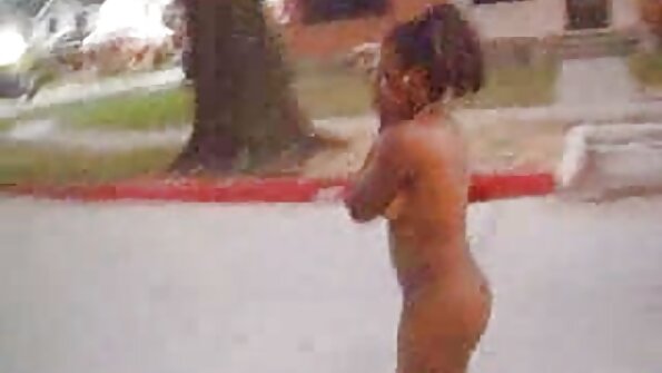 A busty ມີ pigtails ນວດ ສົບ pussy ຊຸ່ມ ຂອງ ນາງ ສຸດ sofa