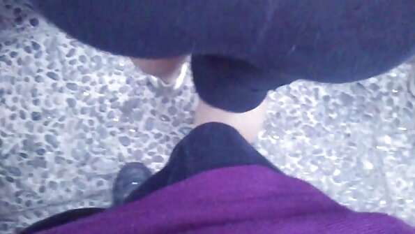 ເສືອແດງທີ່ມີກົ້ນໃຫຍ່ກຳລັງໄດ້ຮັບຄວາມສົນໃຈໃນສວນ