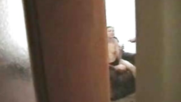 A slut sensual ກັບກົ້ນໄດ້ຕະຫຼອດຮ້ອນແມ່ນ fucked doggy