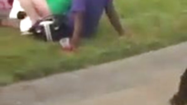 ຜິວເນື້ອສີຂາຖືກ fucked ແຂງຢູ່ໃນ desk ໃນໂຮງຮຽນ