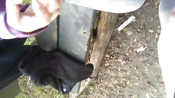 A brunette ກັບ pussy sexy ແມ່ນ fucked ໂດຍ ສະ ນຸກ ເກີ ນອກ