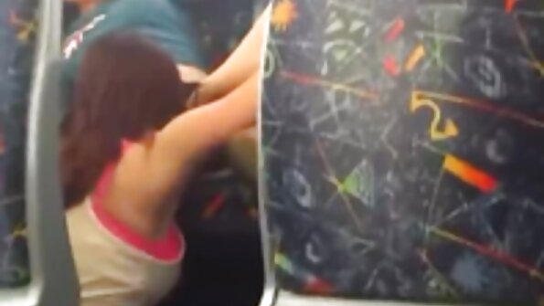 ໄວລຸ້ນ busty ໄດ້ຮັບໃນກັບຄືນໄປບ່ອນຂອງລົດທີ່ນາງໄດ້ຮັບການ fucked ຍາກ