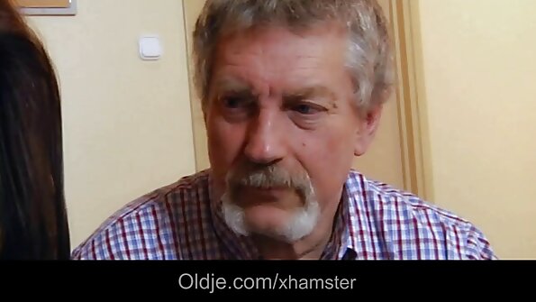 ແອນ້ອຍໜ້າຮັກ ແລະ ໜ້າທ້ອງກຳລັງຖືກຈັບເອົາເຊັກຊີ່ຂອງນາງ