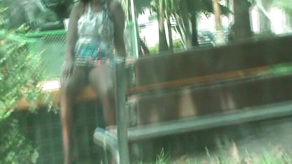 ສາວເອເຊຍໜ້າຮັກ Marica Hase fucks ຜູ້ຊາຍ tattooed