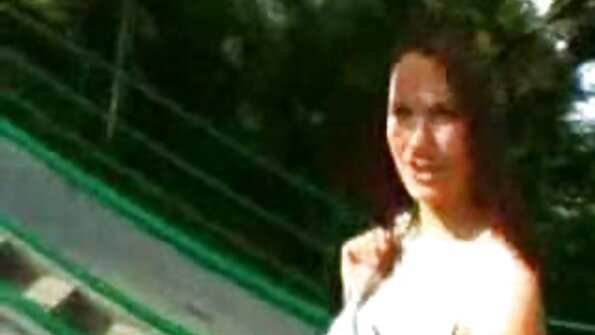 ຜິວເນື້ອສີຂາວດີ smears cum ທັງຫມົດໃນທົ່ວ pussy ມີນ້ໍາແລະ sexy ຂອງນາງ