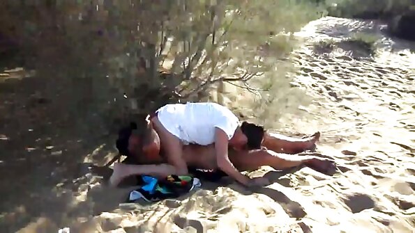 ແມ່ຍິງເຊັກຊີ່ທີ່ມີຮູຫີມີຂົນຖືກ fucked ສຸດ sofa ດີ