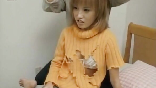 Autumn Falls ຍິນດີຕ້ອນຮັບ Kira Noir ໃນຫ້ອງນອນສໍາລັບການ fucking ປະຈໍາອາທິດ