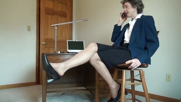 slut ກົ້ນ ໃຫຍ່ ແມ່ນ fucked ໃນ threesome ຫນ້າ ຫວາດ ສຽວ ໂດຍ ຜູ້ ຊາຍ