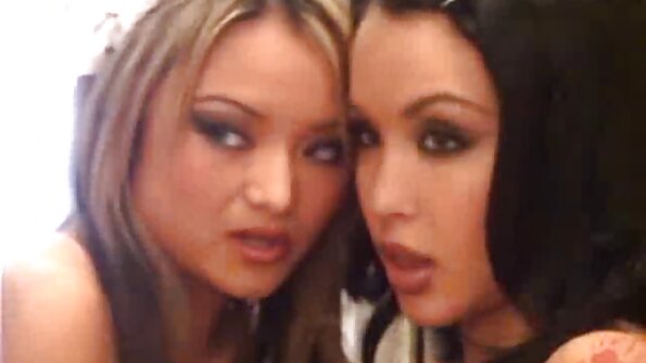 ບີມໂບເອົາໄກ່ດຳໃຫຍ່ຂຶ້ນກົ້ນໃນວິດີໂອລະຫວ່າງຊາດ