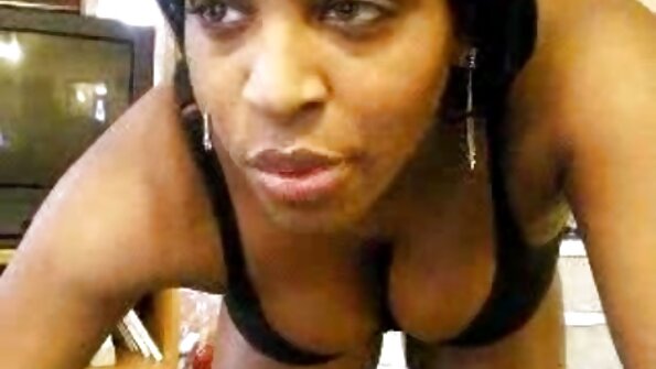 ສາວໜ້າຮັກຊື່ Nelya ມັກເຈາະຮູທະວານຫຼາຍ