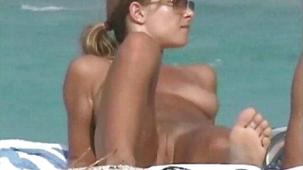 ຄວາມງາມໄດ້ຮັບການເຕັ້ນ lap ແລະດູດສຸດ stripper dick ໃຫຍ່ນັ້ນ