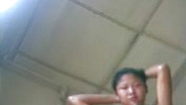 ໃຫຍ່-tittied brunette ມີຄວາມສຸກທຸກເວລາຂອງການຮ່ວມເພດ hardcore