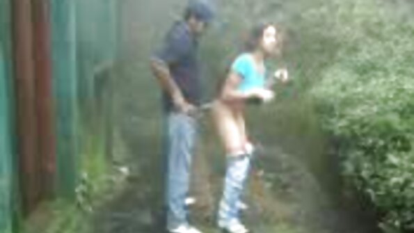 Bloke ຊົດເຊີຍການສູນເສຍເຄັກໂດຍການ fucking ງາມ Latina babe