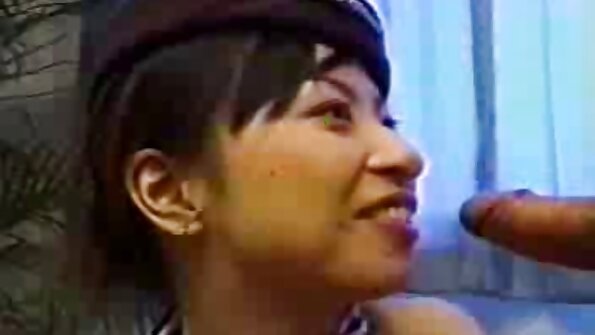 cock ໃຫຍ່ກໍາລັງເຮັດ slut ຮ້ອນກັບຮ່າງກາຍຂະຫນາດນ້ອຍກະທັດຮັດແລະ aroused