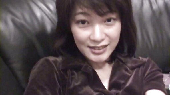 ຍິງບໍ່ດີໃຊ້ເວລາ cock ເຖິງກົ້ນແລະເຮັດໃຫ້ການສ້າງຄວາມຫມັ້ນ dick ລາວ