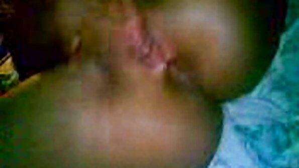 ຜູ້ຊາຍຫົວລ້ານໃນຊຸດ fucks ຮູທະວານຂອງ chick swanky ໃນຫ້ອງນ້ໍາ