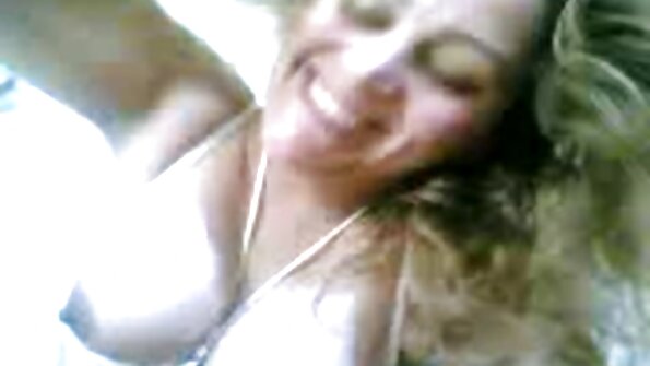 ເດັກຍິງທີ່ສວຍງາມ Gianna Gem ສົມຄວນໄດ້ຮັບການພໍໃຈຈາກເພື່ອນໃຫມ່