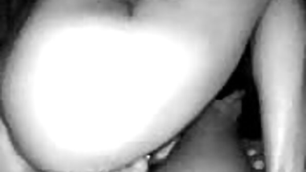 Brunette ໄດ້ຈັດການທົດລອງຢ່າງຈິງຈັງສໍາລັບຄົນງານໃຫມ່