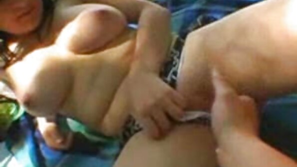 A harlot ກົ້ນ ໃຫຍ່ ແມ່ນ ໄດ້ ຮັບ pussy ຂອງ ນາງ kissed ແລະ ຫຼັງ ຈາກ ນັ້ນ ນາງ ດູດ dick