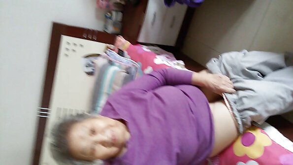 A dick ໃຫຍ່ແມ່ນ wrecking ນີ້ pussy blondes ຮ້ອນໃນສາມ