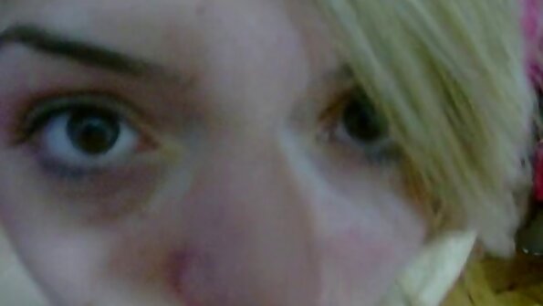 ແມ່ຍິງຜິວດໍາຖືກ fucked ໃນຫ້ອງການກ່ຽວກັບ desk ໄດ້