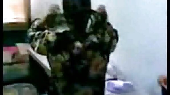 cougar ຜິວເນື້ອສີຂາວກໍາລັງສະແດງໃຫ້ພວກເຮົາຮູ້ວ່ານາງມີຄວາມສາມາດທີ່ຈະເຮັດກັບ dick ໄດ້