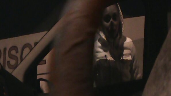 ເດັກຍິງຮັງກາຣີທີ່ດຶງດູດເອົາຂາສໍາລັບຜູ້ຊາຍໃນຕອນທໍາອິດ