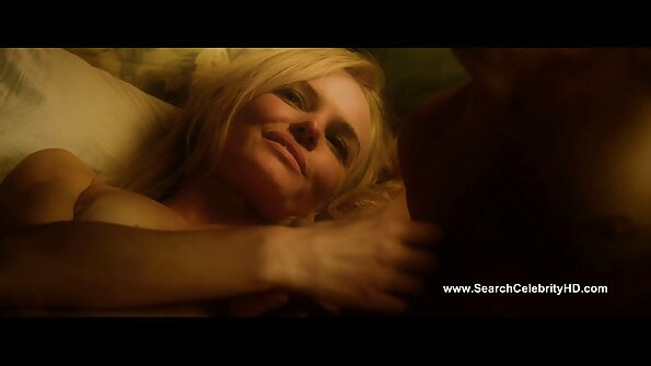 ເດັກຍິງຜິວດຳທີ່ມີຮ່າງກາຍຫລູຫລາຖືກເຈາະຮູກົ້ນຢ່າງໜັກ