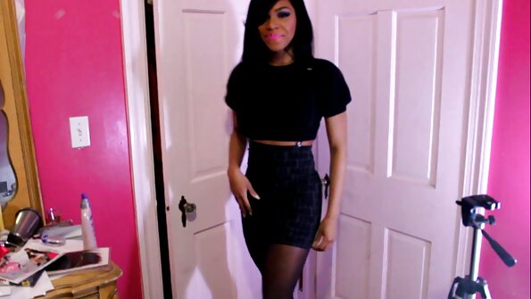 Brunette ຕັດສິນໃຈໃຫ້ pussy ກັບ pushy admirer ແລະໄປນອນ