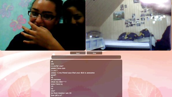 A chick ມີກົ້ນໄດ້ຕະຫຼອດງາມຢູ່ກັບຫມູ່ຂອງນາງ, ເລຍ pussy ຂອງນາງ