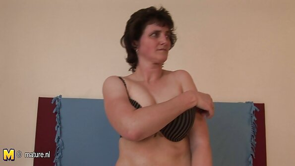 ພັນລະຍາການໂກງທໍາມະຊາດທັງຫມົດຖ່າຍໃນຂະນະທີ່ fucking ກັບຫມູ່ເພື່ອນຂອງຜົວ