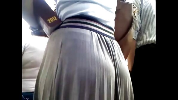 ແມ່ຍິງເຊັກຊີ່ຖືກ fucked ຢູ່ທາງຫນ້າຂອງກະຈົກໂດຍ dude ຂະຫນາດໃຫຍ່